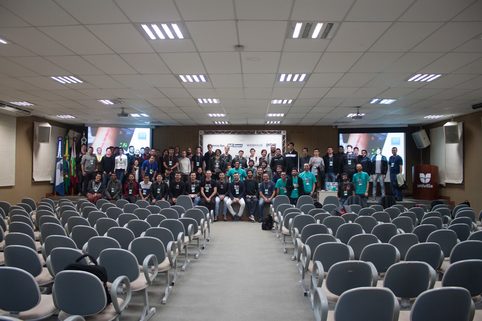 Foto dos participantes do SC DevSummit 2016 na Univille em Joinville